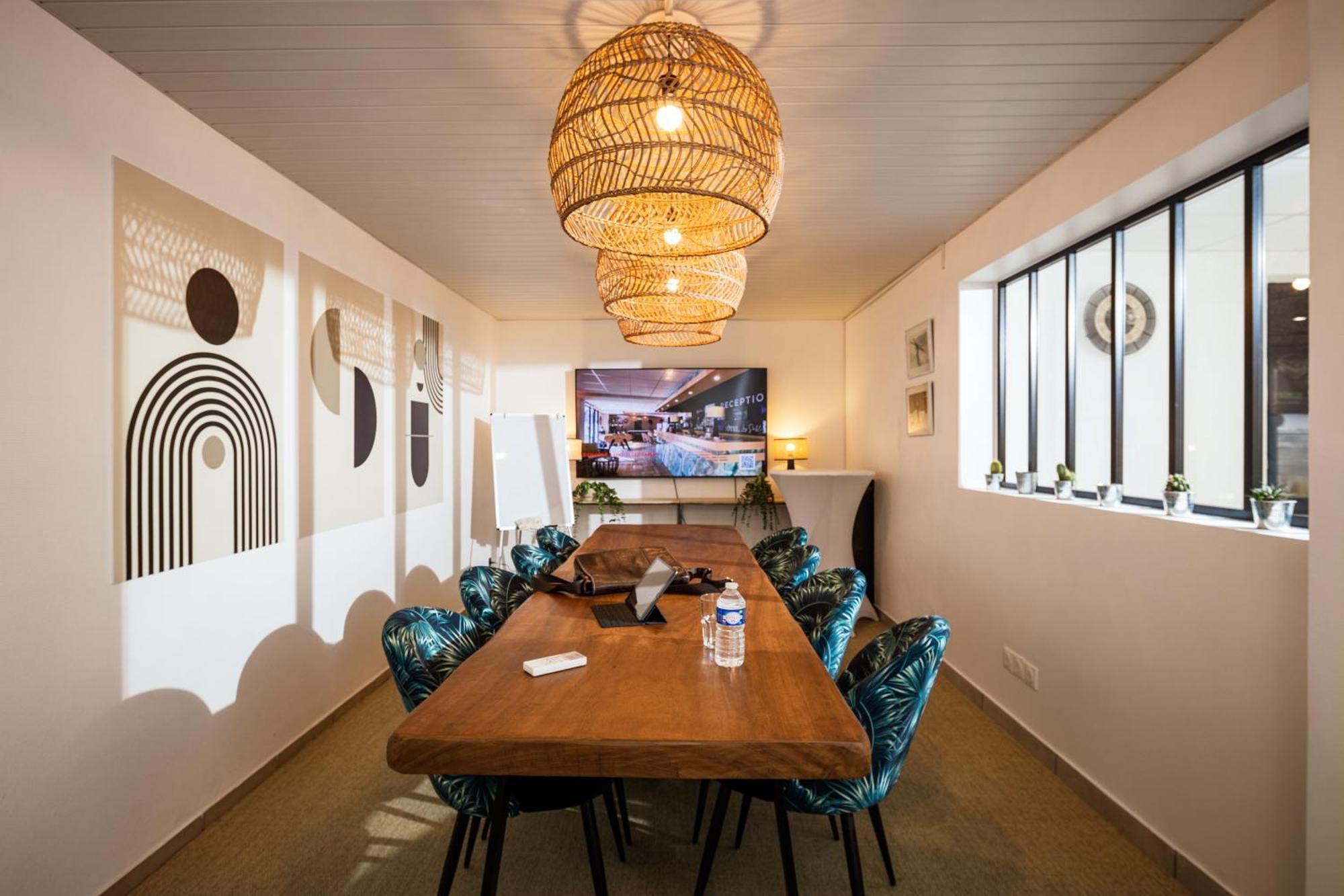 Hotel Les Sables - Urban Style - By Logis
